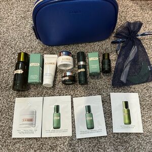 La Mer Navy Bag with Skincare Collection